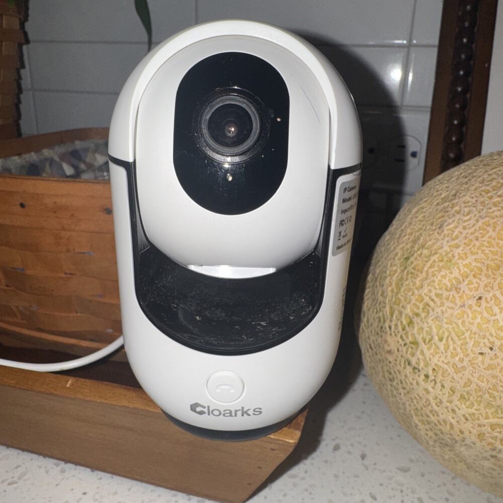 Cloarks Pan - Tilt IP Camera CA42 1080p WiFi Indoor Security Camera Night Vision